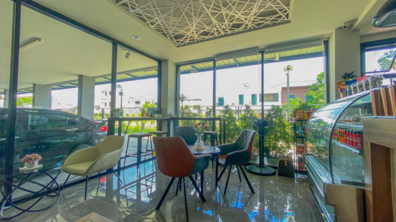 Plearnwan Deluxe Mansion Hotel Bangkok Buitenkant foto