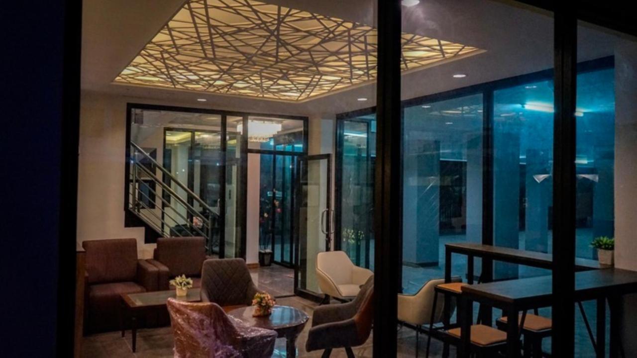 Plearnwan Deluxe Mansion Hotel Bangkok Buitenkant foto
